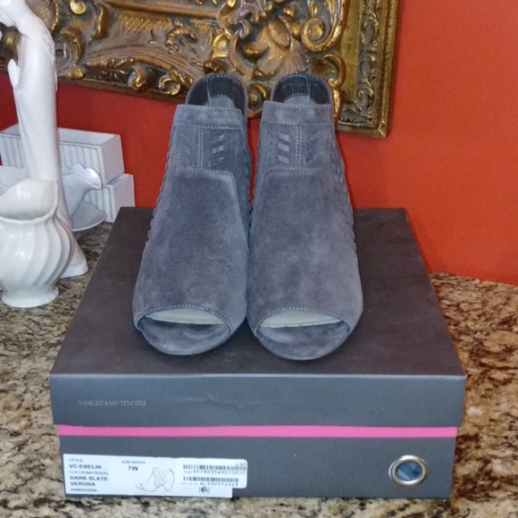 *0422 Vince Camuto Ebelin Leather Bootie - Picture 3 of 11